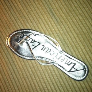 American Eagle flip flops