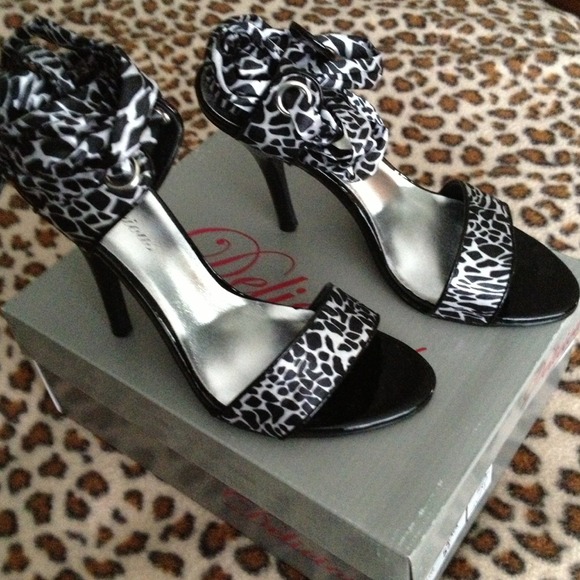 💟Traded with cblarko💟 Ankle wrap heeled sandal⭐