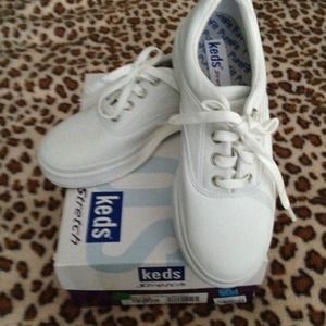 Ked's stretch tennis shoes - size 5.