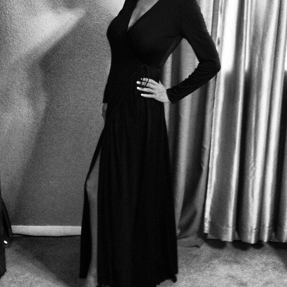 🎉HOST PICK🎉 GORGEOUS DRESS. ON SALE!!!!!!! - Picture 2 of 4