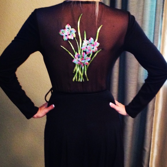 🎉HOST PICK🎉 GORGEOUS DRESS. ON SALE!!!!!!! - Picture 4 of 4