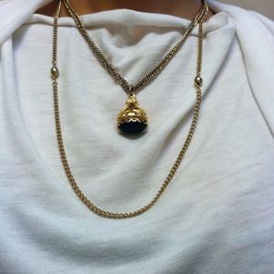 Vintage pendant in emerald green.