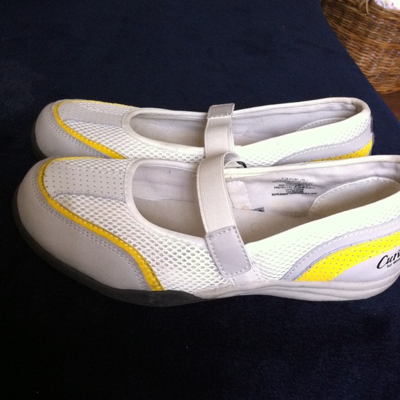 Shoes - Picture 3 of 4