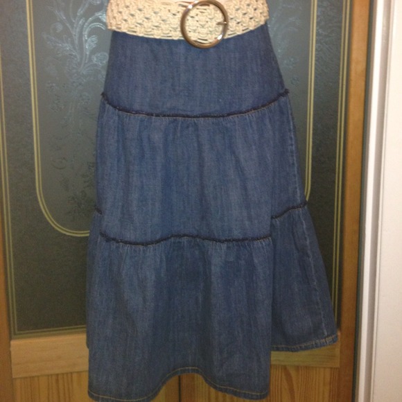 Gently used Calvin Klein tiered denim skirt. Sz 3 - Picture 2 of 3