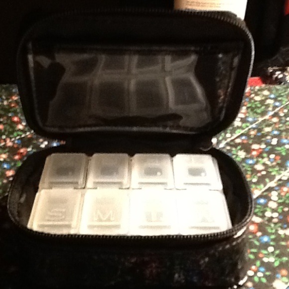 Bundled.....Pill Box. JW9 - Picture 2 of 3