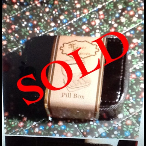 Bundled.....Pill Box. JW9 - Picture 1 of 3