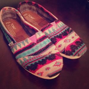 TOMS authentic fabric Aztec print flats
