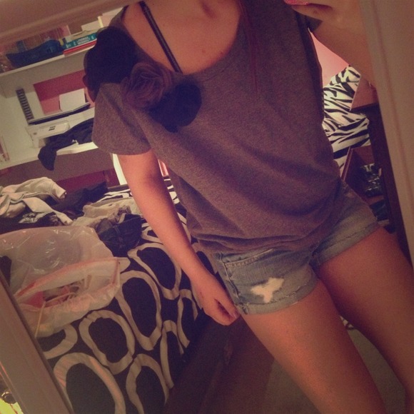 Dark grey vintage rose tee