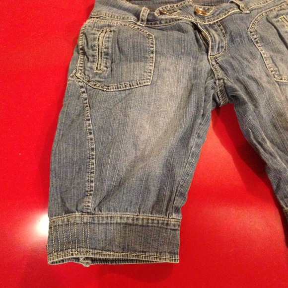 Capris - Picture 3 of 4