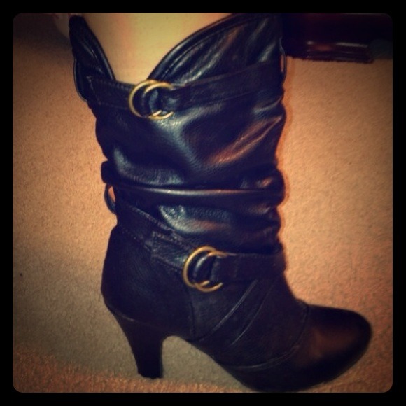 ❌SOLD❌Black calf boots with gold buckles.