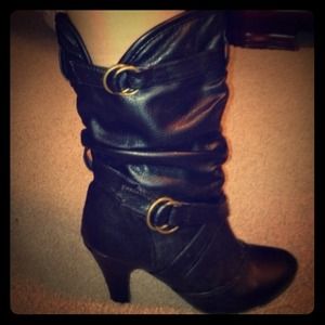 ❌SOLD❌Black calf boots with gold buckles.