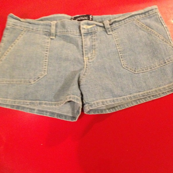 Shorts - Picture 2 of 4