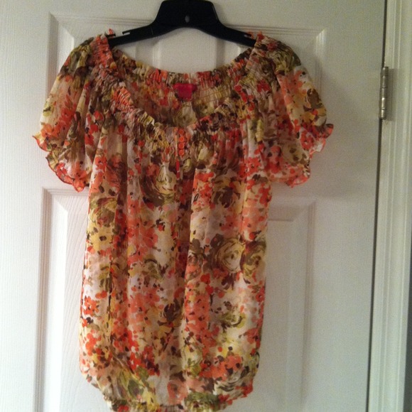 👚TRADED👚Floral blouse