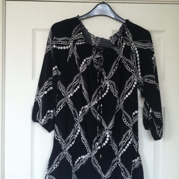On HOLD hscales28  !!White House Black Market top
