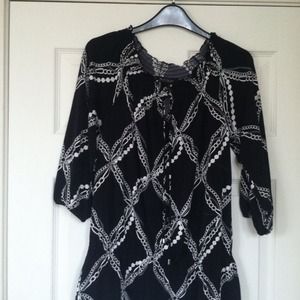 On HOLD hscales28  !!White House Black Market top