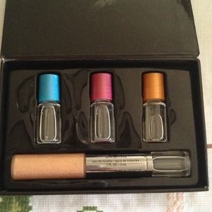 Mary lipgloss and perfume duo