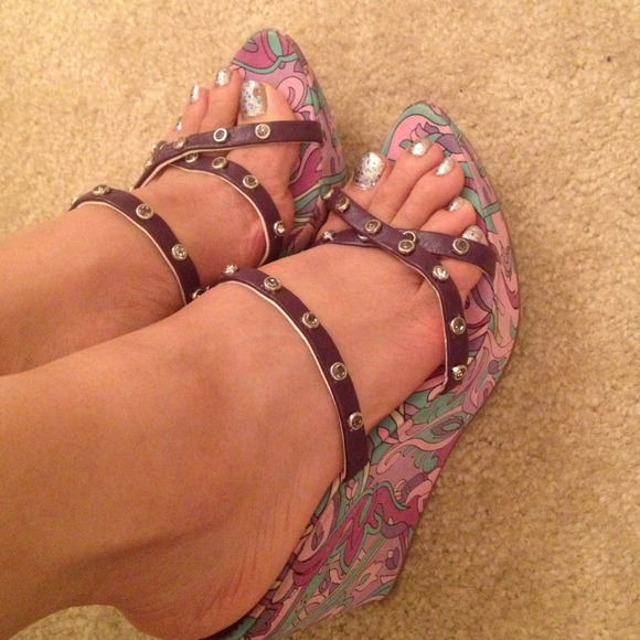 ⛔Sold for bundle👏Beautiful Paris wedge 💖 - Picture 2 of 4