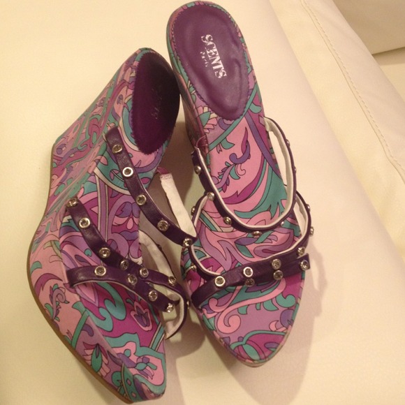 ⛔Sold for bundle👏Beautiful Paris wedge 💖 - Picture 3 of 4