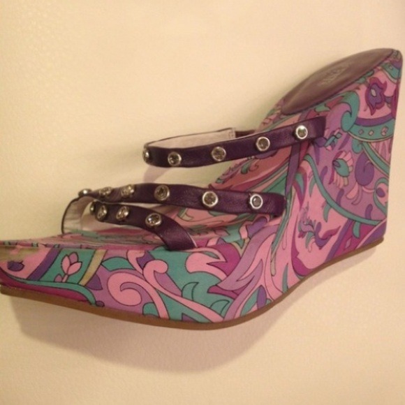 ⛔Sold for bundle👏Beautiful Paris wedge 💖 - Picture 4 of 4