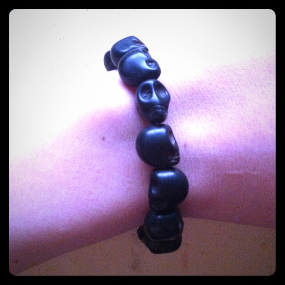 brandy melville black skull bead bracelet