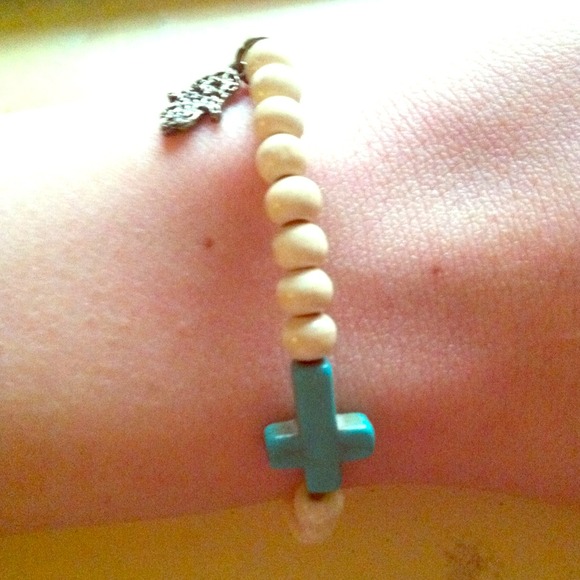 brandy melville stretchy hamsa and cross bracelet