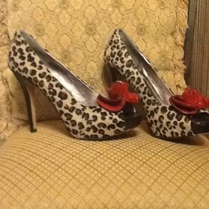 Leopard print Steve Madden heel size 9