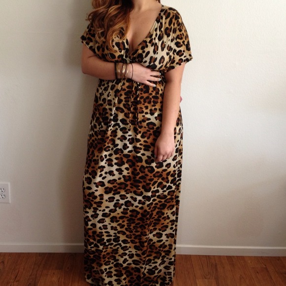 Dresses & Skirts - *RAWR! Leopard Maxi Dress! Sz XL