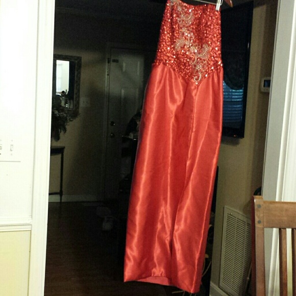 Beautiful RED PROM or GALA GOWN - Picture 4 of 4