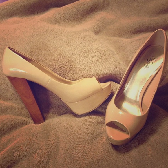 Ladies pumps