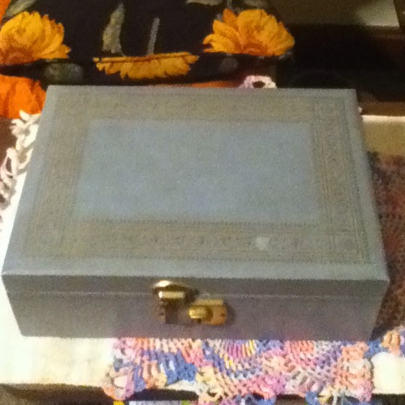 Accessories - Vintage jewelr bundle for cleegarcia