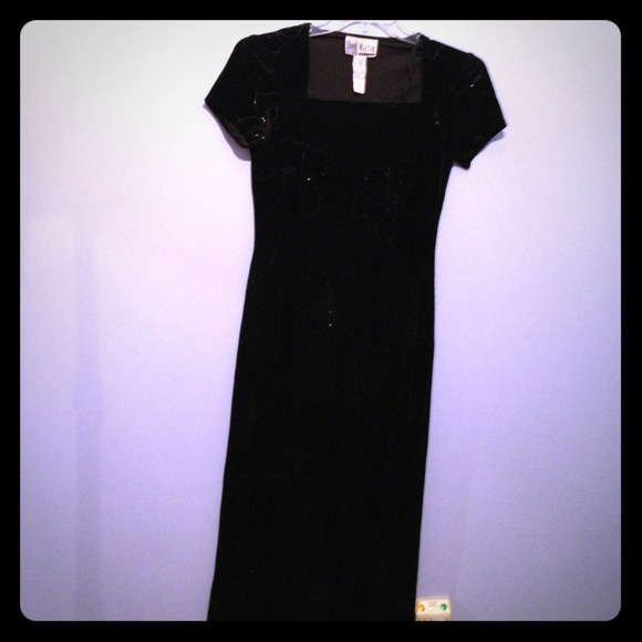 Gown black