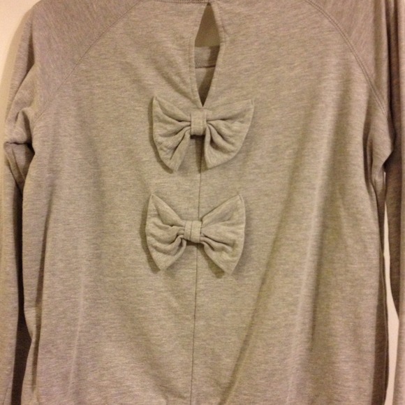 Whisper by MMC Tops - Reduced !! Heather gray sweater with bows