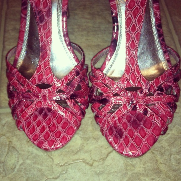 *White House // Black Market* Pink snakeskin heels - Picture 3 of 4