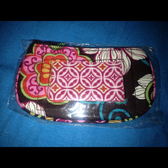 🔴Sold🔴 Vera Bradley clip zip id - Picture 3 of 4