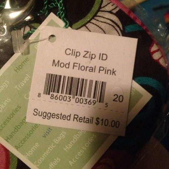 🔴Sold🔴 Vera Bradley clip zip id - Picture 4 of 4