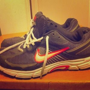 Nike Dart 7 Size 9 women's running shoe