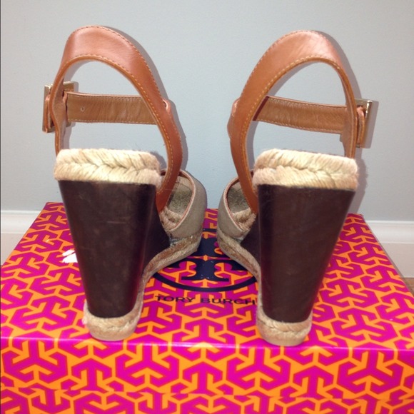 "SOLD"Tory Birch wooden wedge sandals - Picture 2 of 3