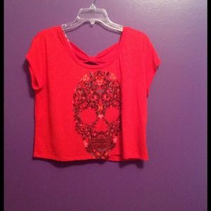 A cute top that lays above waste.
