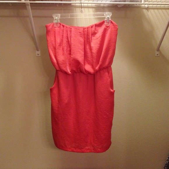Coral / Pink Strapless dress