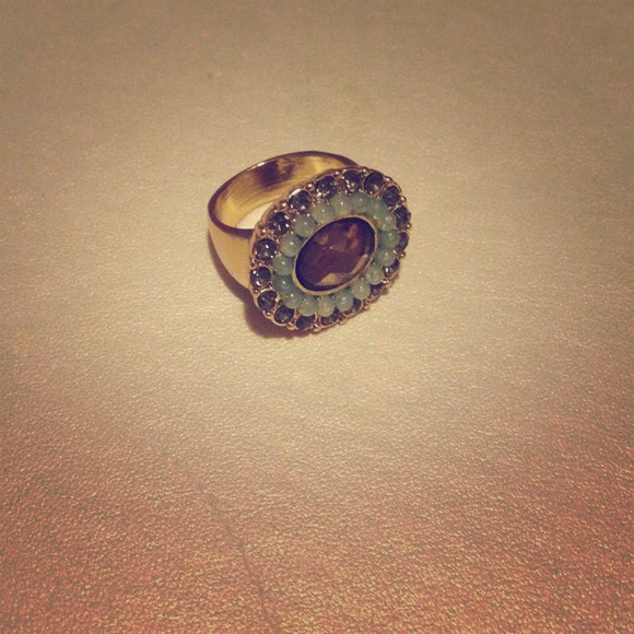 New! Banana republic Magpie flower smokey ring.