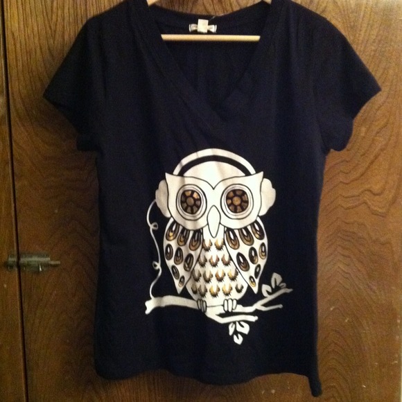 Black top with owl detail