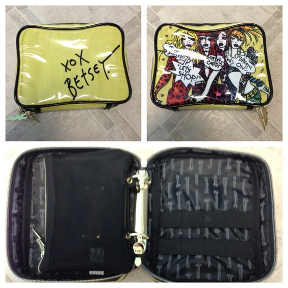 Betsey Johnson Super Betsey Girls Makeup Bag NWOT