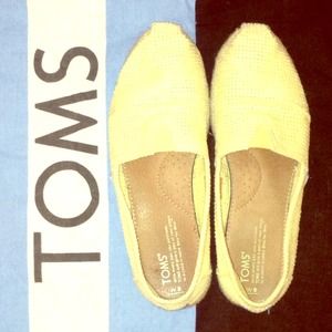 RESERVE @ginssy TOMS Freetown Yellow Classics sz 8