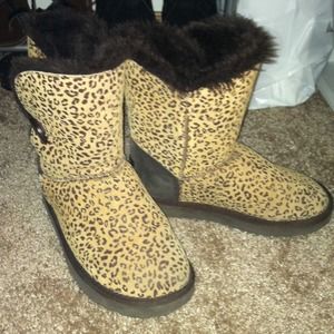 AUTHENTIC cheetah print Bailey Button UGGs