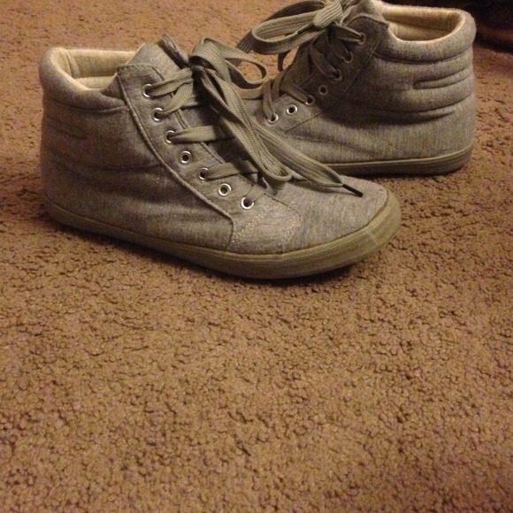 Grey soft sneakers