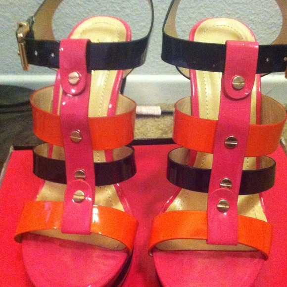 Color blocked heels.⬇reduced⬇