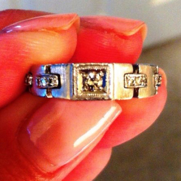 "Stunning" Platinum Diamond Ring - Picture 3 of 4