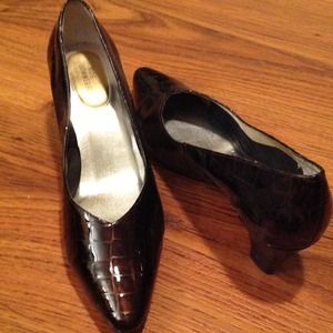 Wide & Extra Wide Width Shoes