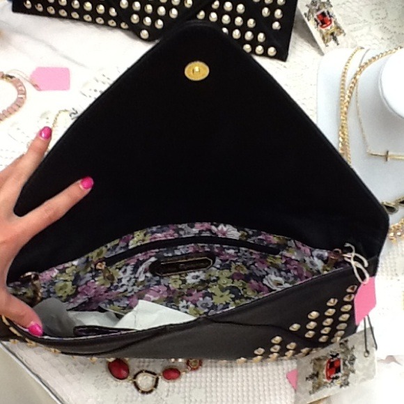 Envelope Clutch! - Picture 2 of 3