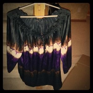 Silk blouse with adjustable sleeve length.